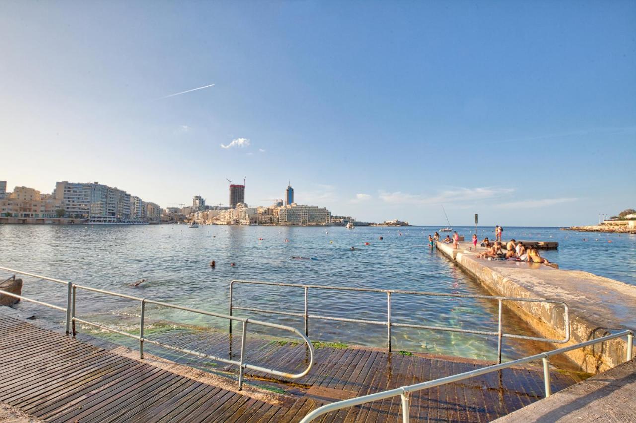 Vic- Seafront Apartment Слима Экстерьер фото