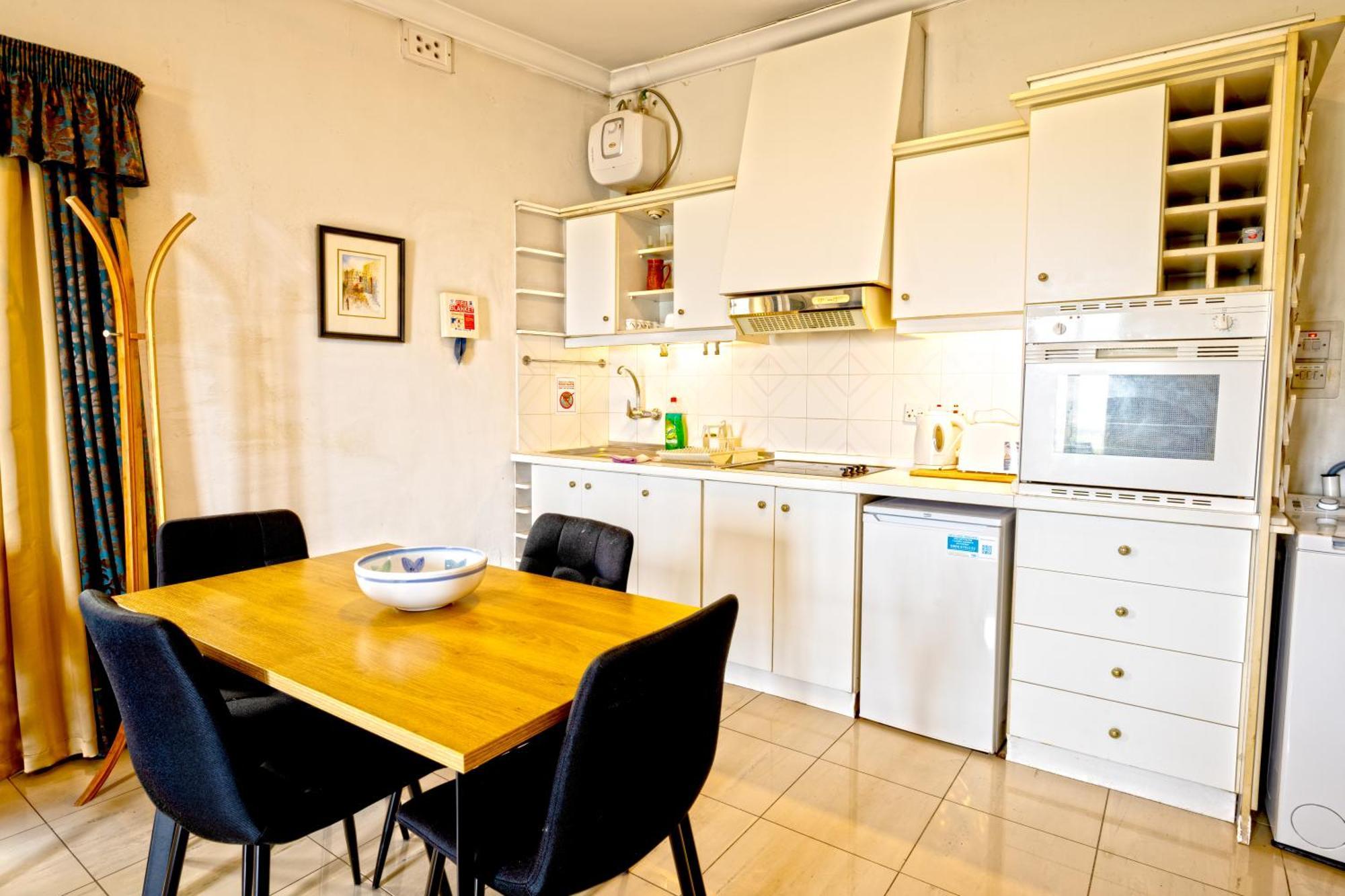 Vic- Seafront Apartment Слима Экстерьер фото